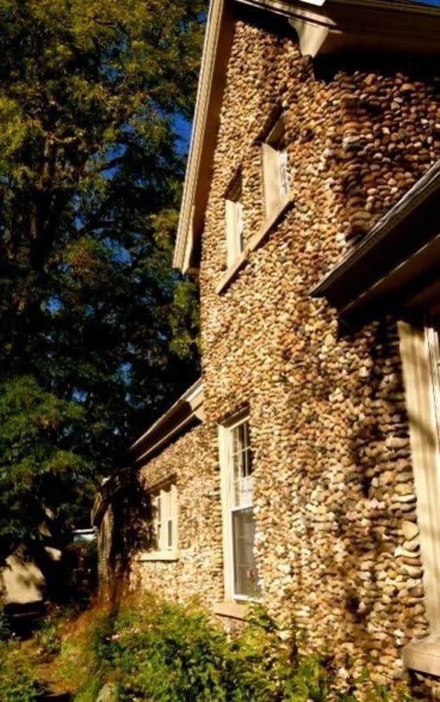 Aberdeen Stone Cottage B&B Траверс Сити Экстерьер фото
